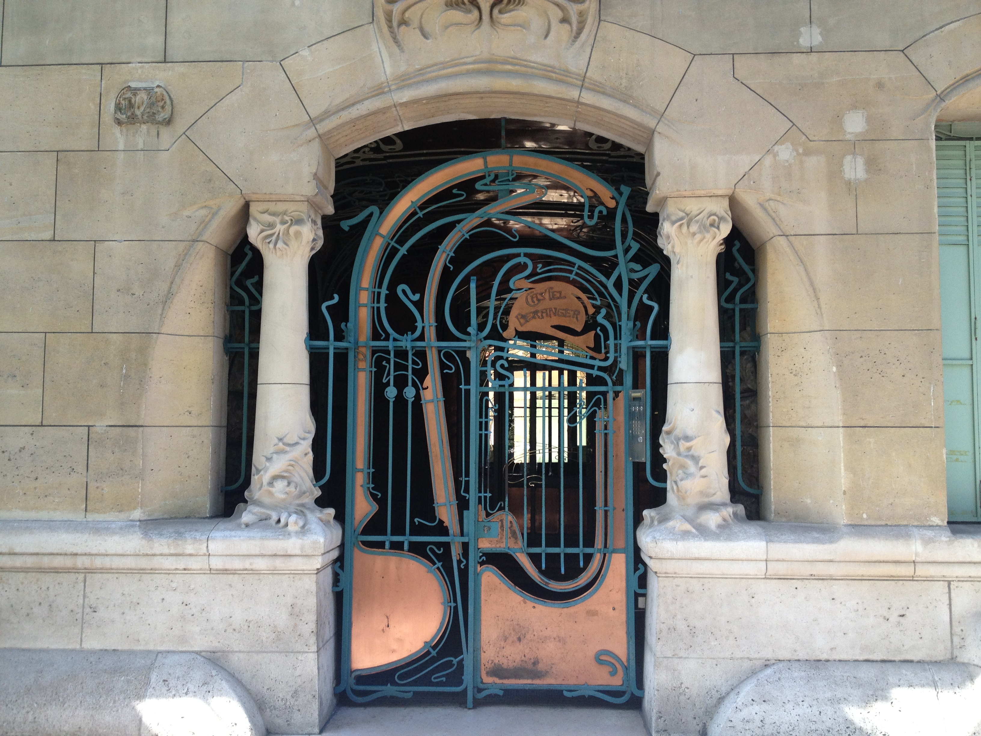 Une Promenade Architecturale Insolite : Les trésors Art Nouveau d’Auteuil, sur les pas d’Hector Guimard